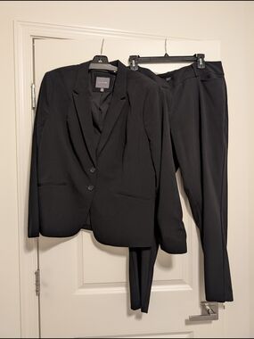 The Limited Black Women's 3-Piece Suit Jacket & Pants. Size 16